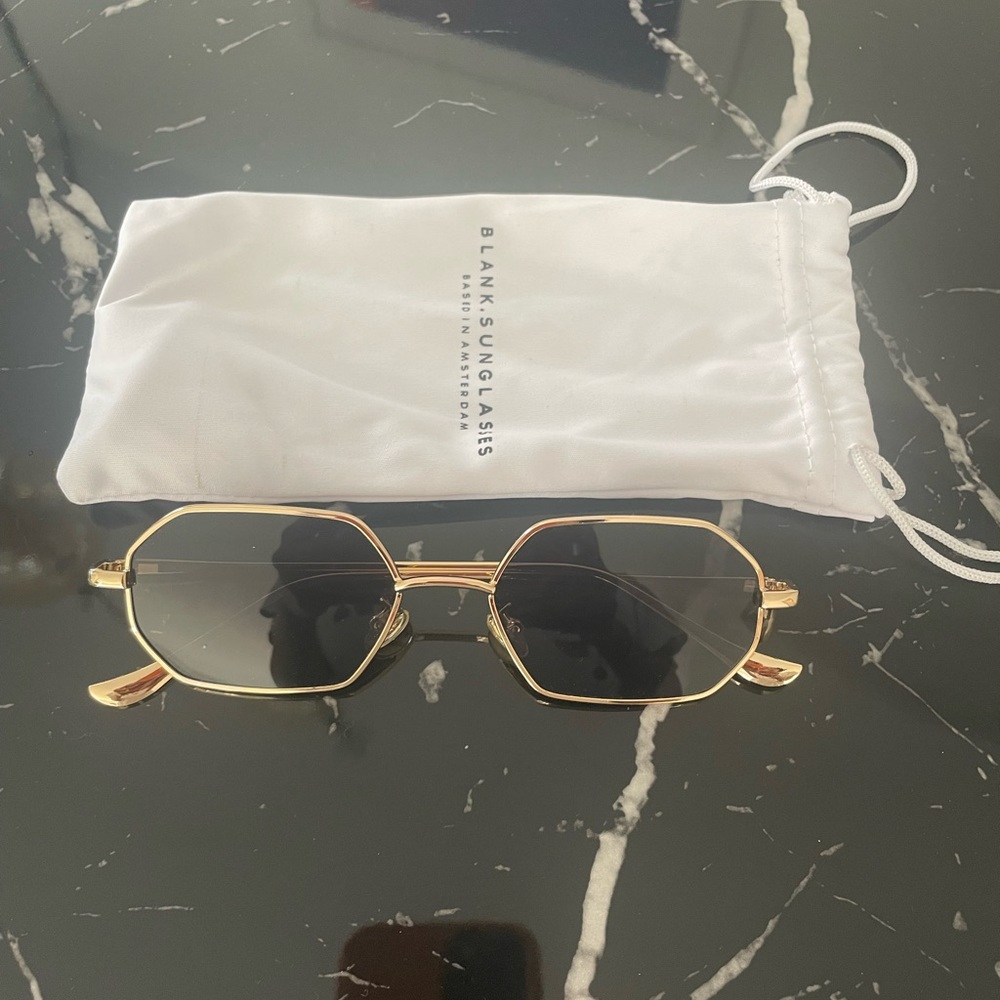 Black small sunglasses with gold rim